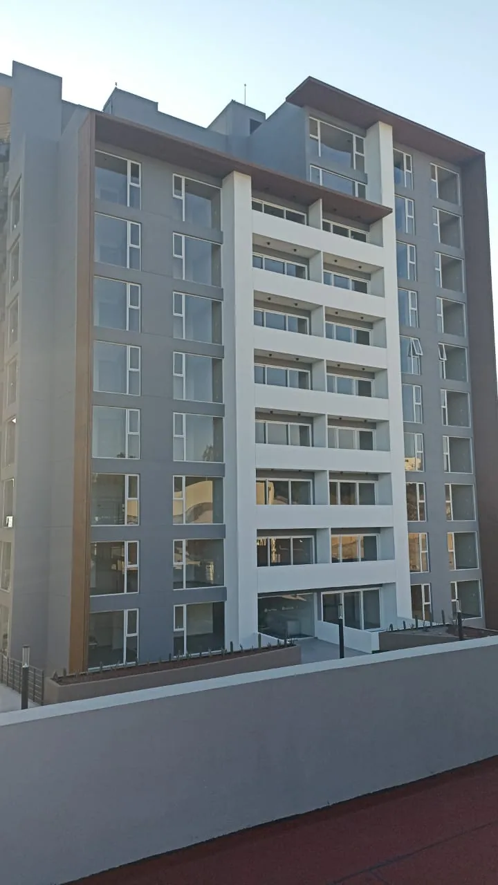 Moderno departamento en Torres Natura Altozano — vista principal